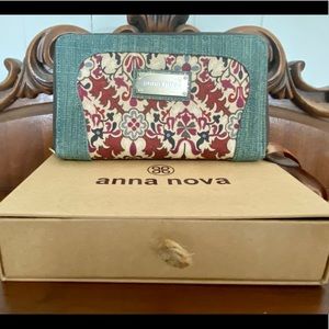 BRAND NEW Anna Nova Wristlet
